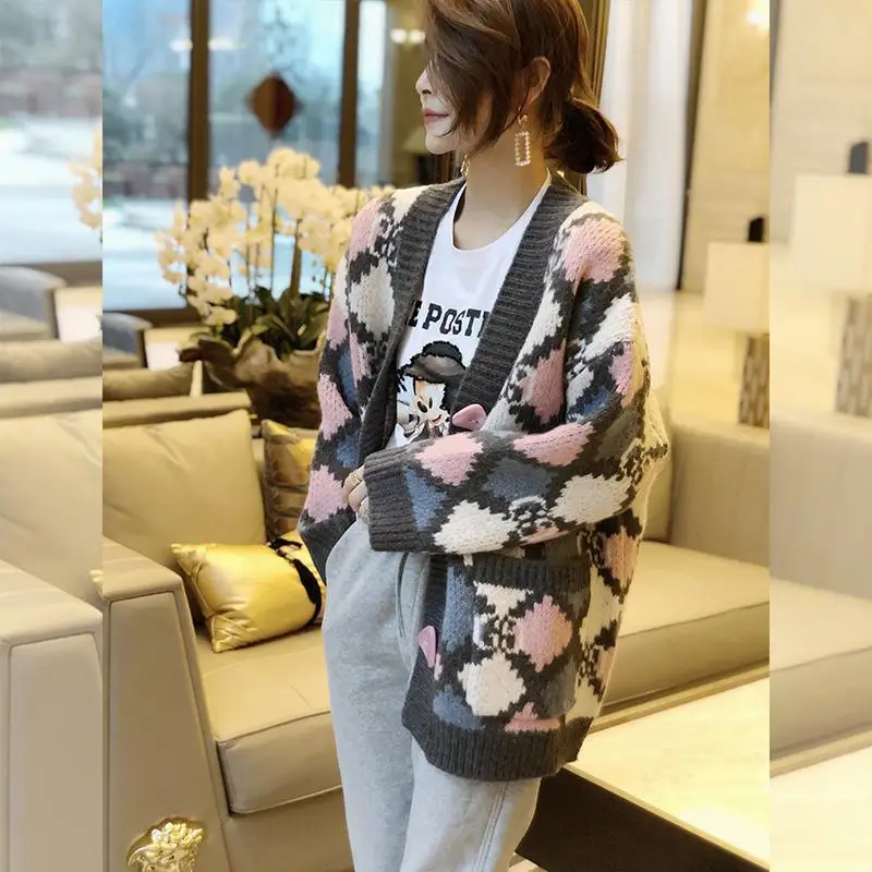 

European Station Horn Buckle Loose Mid-Length Color-Contrast Check Sweater Cardigan Women's 2020 Autumn New Knitted Coat