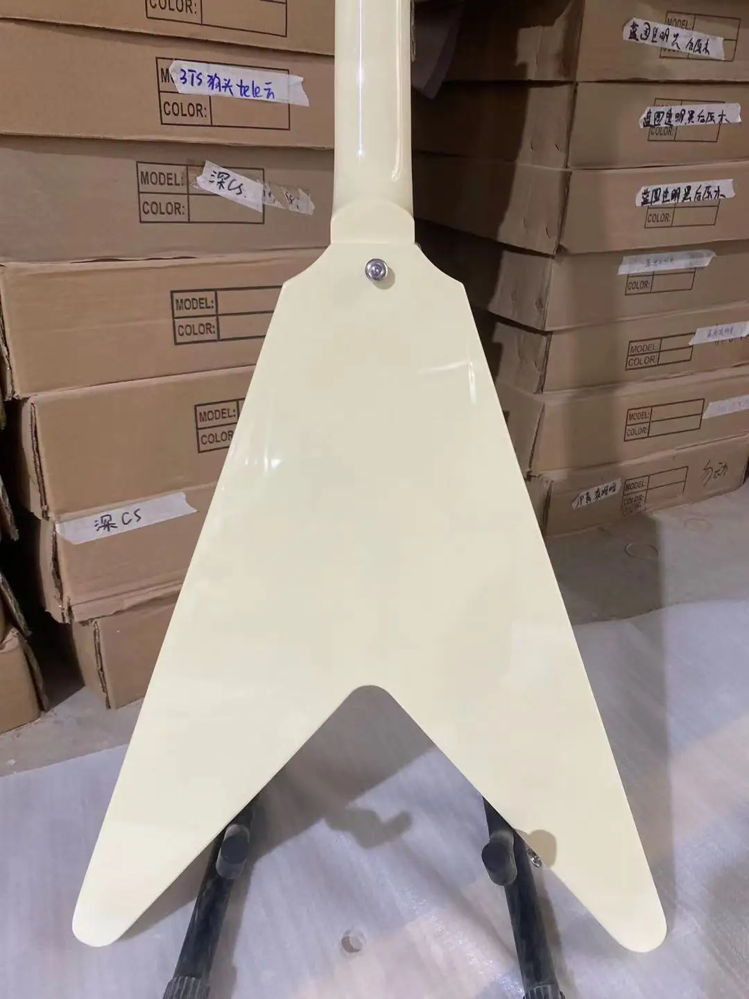 Fly-V Electric Guitar Cream Yellow Color Mahogany Body Rosewood Fingerboard High Quality Guitarar Free Shipping