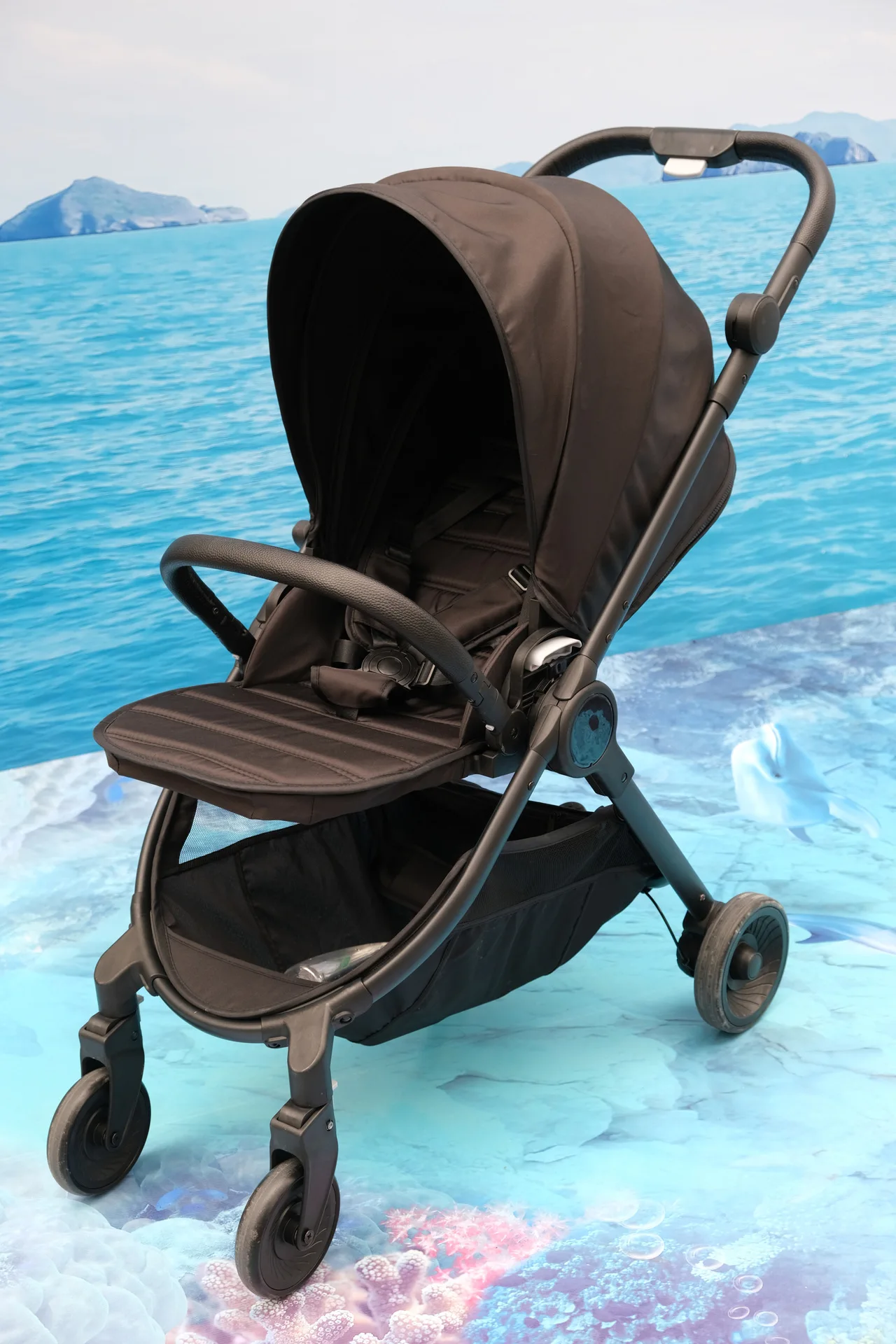Baby Stroller High Landscape Light, Sitting, Lying, Folding and Shock Proof Two-way Baby New Baby Stroller