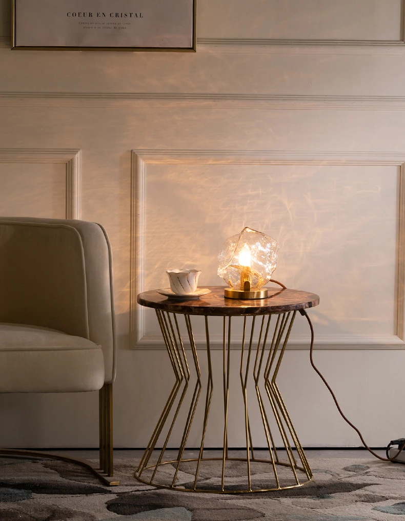 Простая Скандинавская креативная стеклянная маленькая настольная лампа, индивидуальная креативная художественная прикроватная лампа для спальни, гостиной, декоративная настольная лампа