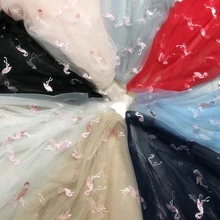 Новая розовая кружевная ткань с вышивкой в виде маленьких лебедей и фламинго; детская одежда; платья; домашний тканый костюм; RS2565