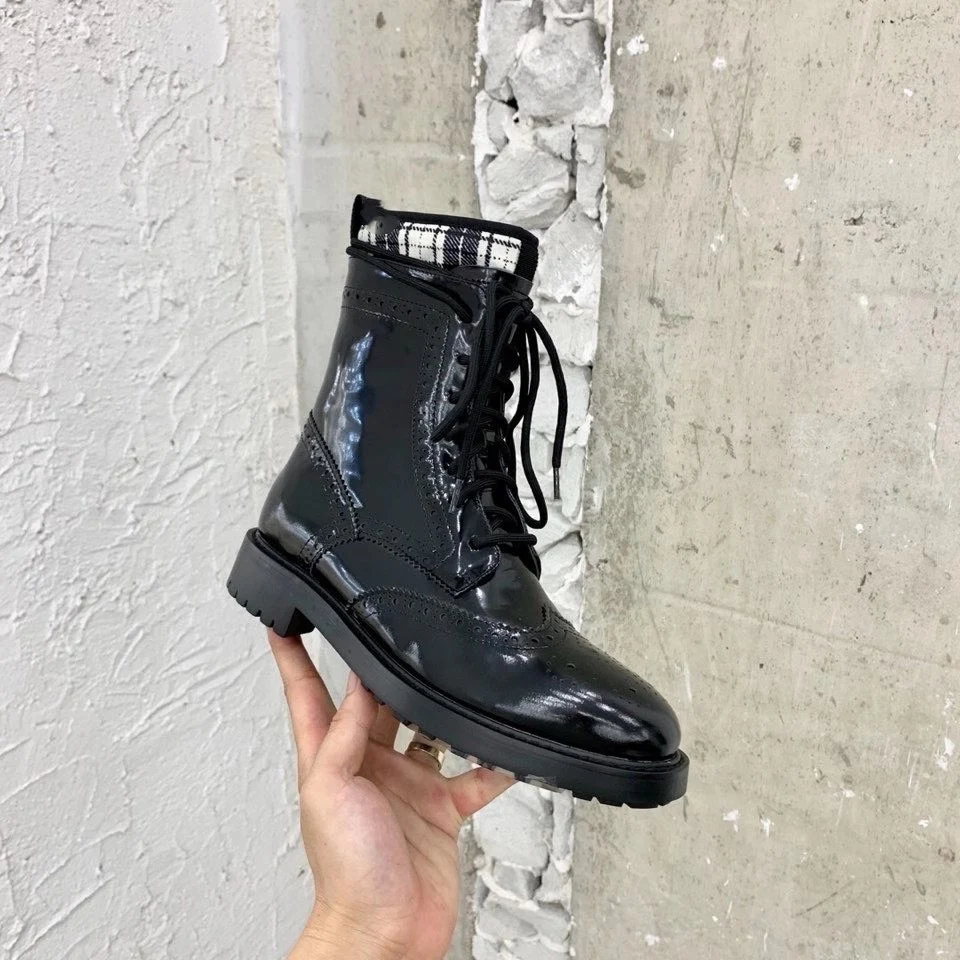 Новинка 2020 года Стильные ботинки Dr. Martens Женские короткие Сезон осень-зима