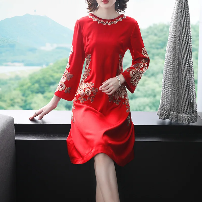 

Oriental clothing 2020 spring Retro fashion plus size women's festive dress embroidered long-sleeved round neck red dress