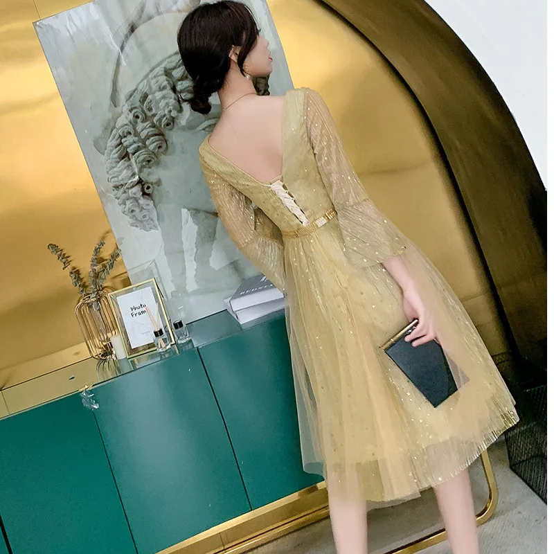 Это Yiiya коктейльное платье, элегантное Золотое блестящее вечернее платье с v-образным вырезом, длина ниже колена, официальные платья размера плюс, коктейльное платье LF066