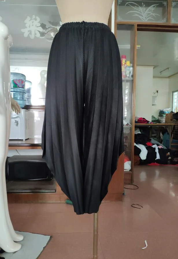 Новые весенние свободные японские штаны Miyake с асимметричным подолом в полоску больших размеров