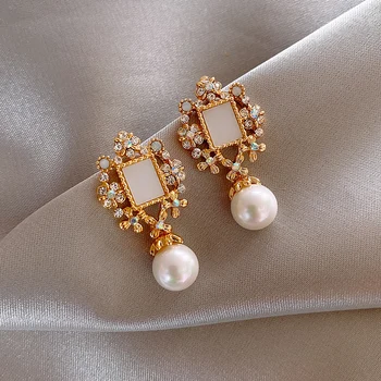 

French pearl earrings high-grade fashion Korean temperament net red earrings female retro style earrings Fashion Stud Earrings