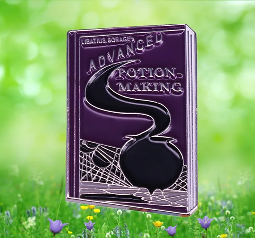 Stregoneria Libatius Borage Advanced Poision-Making Book Smalto Pin Spell Popular Boy Wizard Witch Potter Magic Spilla
