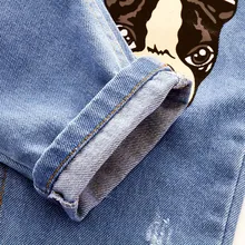 Детские джинсы на весну и осень, новые стильные универсальные детские штаны с дырками и рисунком щенка из мультфильма, джинсовые брюки для мальчиков