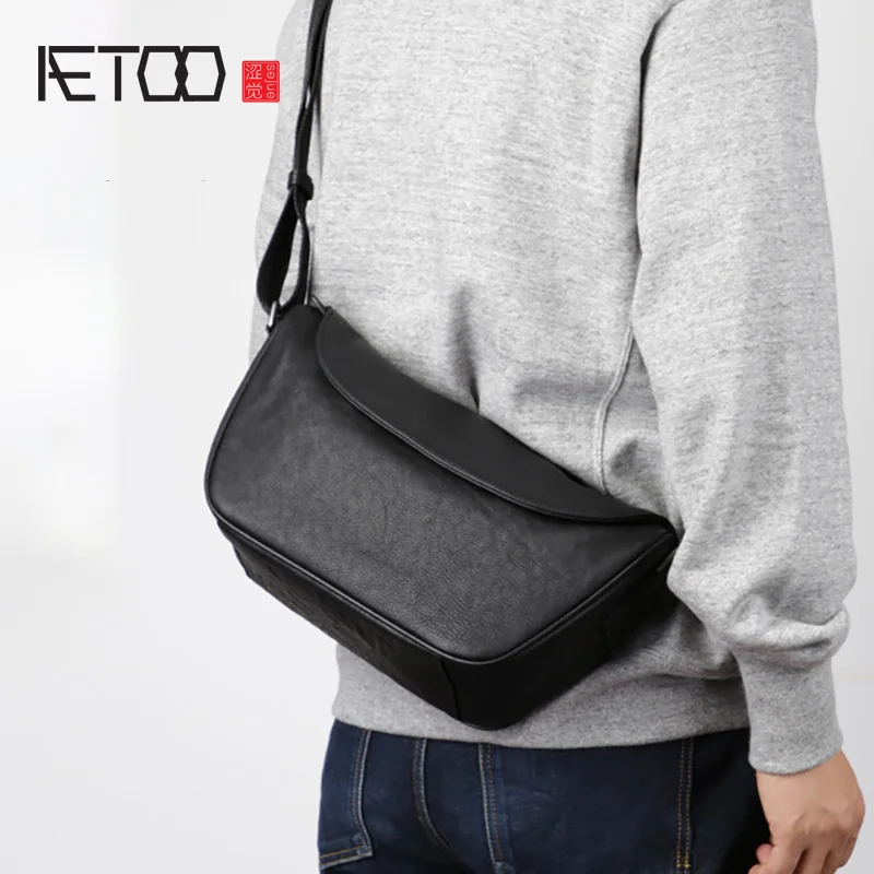 

AETOO Retro leather shoulder bag, casual first layer leather men's messenger bag, trendy all-match chest bag