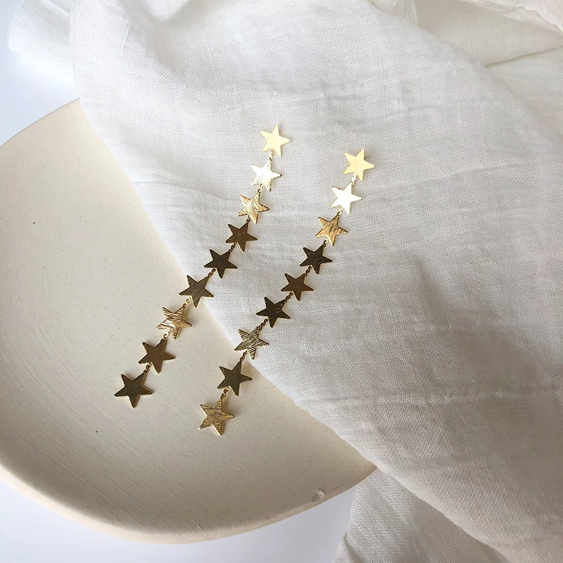 AOMU, модные длинные висячие серьги с золотой звездой для женщин, аксессуары для ушей, оригинальные блестящие вечерние серьги с блестками