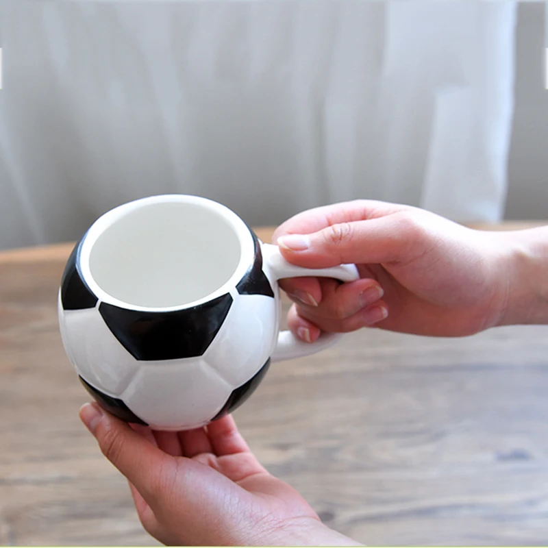 Чашка для воды в форме футбольного мяча 450 мл керамическая футбольная кружка черный и белый чай кофе молоко кружки футбольные спортивные болельщики офисные подарки