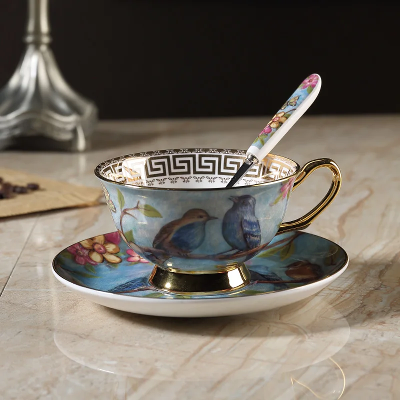 Синяя Роскошная чашка для послеобеденного кофе, кофейная чашка Европейский костяной фарфор королевская кофейная чашка креативный Ретро Золотой чайный набор и блюдце D6D