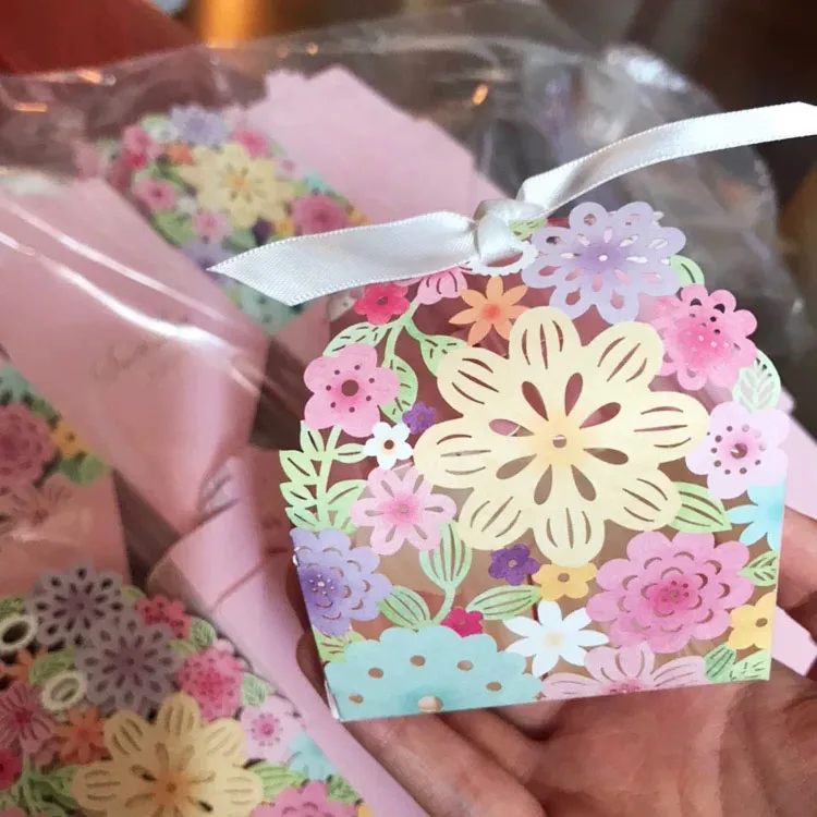 

Wedding Flowers Design Luxury Lase Cut Wedding Sweets Candy Gift Favour Boxes With Ribbon Table Decorations 50pcs/lot