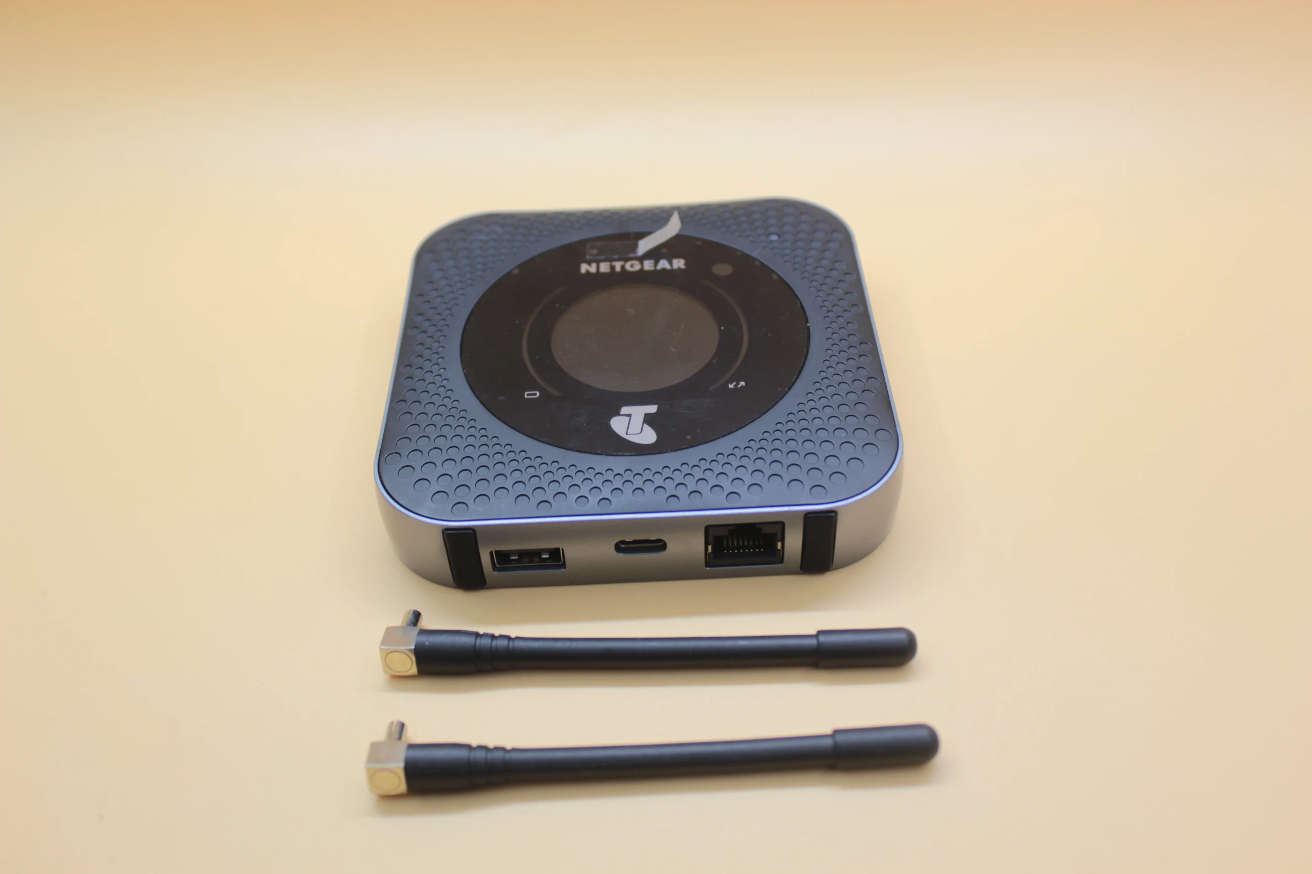 Unlocked Netgear Nighthawk M1 MR1100 with Antenna 4GX Gigabit LTE