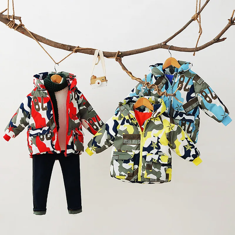 Зимняя куртка для мальчиков Осенняя теплая плотная верхняя одежда с камуфляжным принтом для девочек пальто для маленьких мальчиков хлопковый пуховик, пальто для детей от 2 до 6 лет