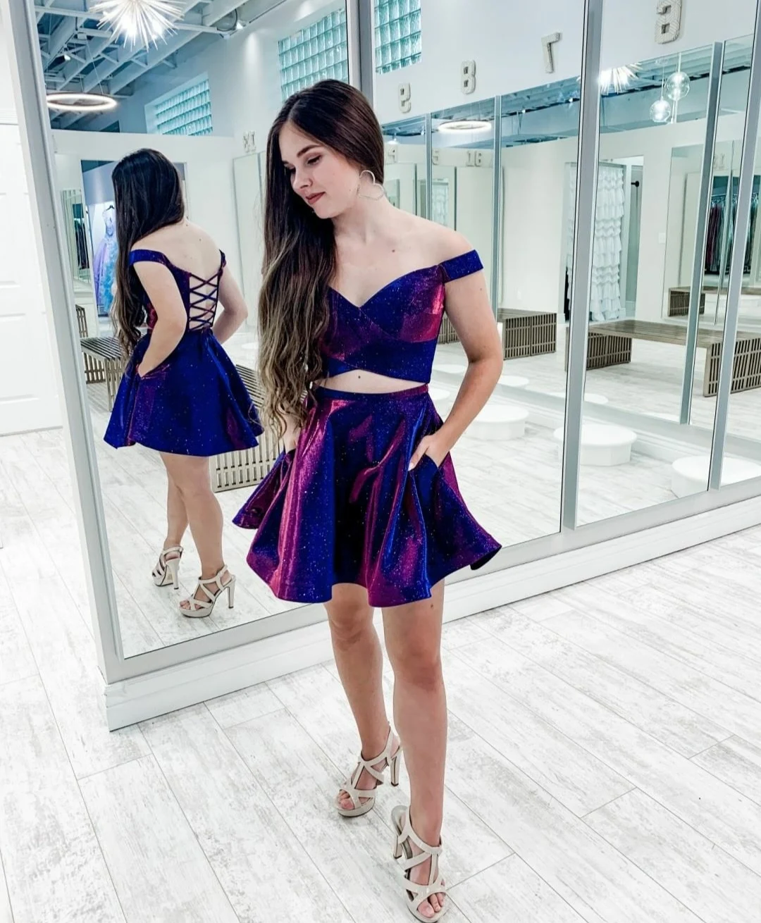

Elegant Short Two Pieces V-Neck Homecoming Dresses with Pockets A-Line Criss Cross Back Knee Length Robes de Soirée for Women