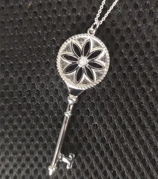 

S925 pure silver girl hollow-out XiaoZou chrysanthemum key pendant necklace euramerican popularity valentine's day gift