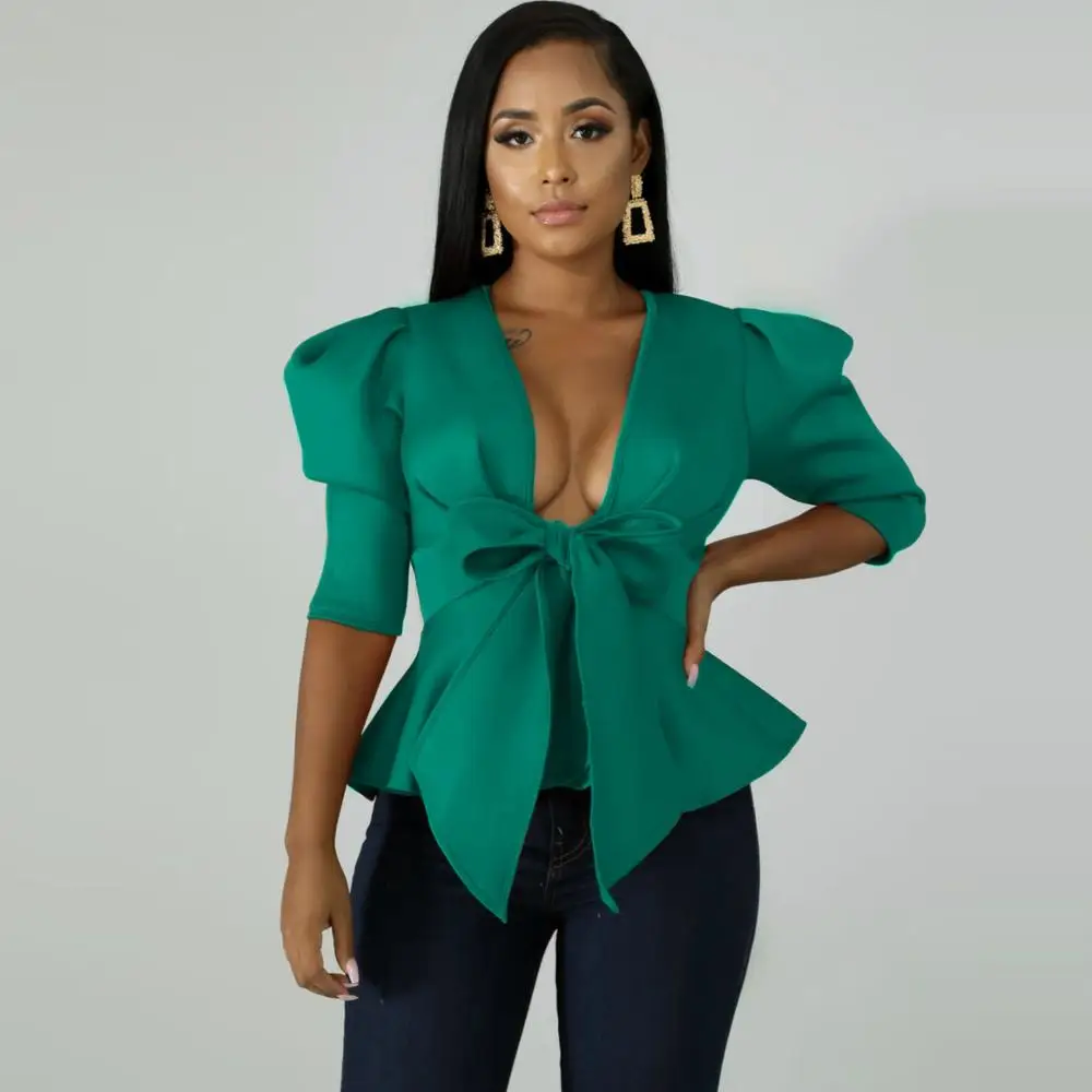 Женская хлопковая куртка с глубоким V-образным вырезом и пышными рукавами |