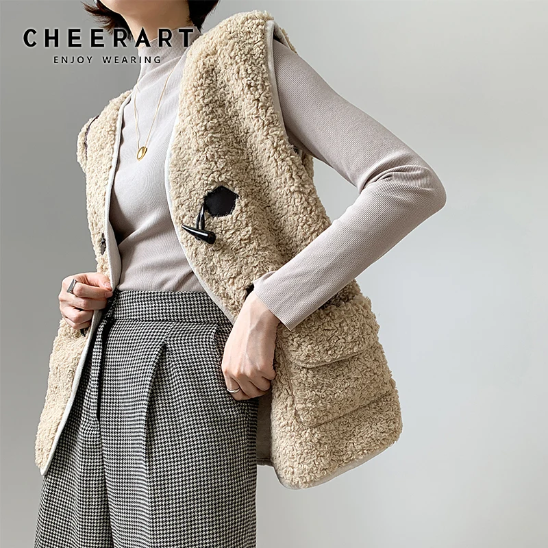 Женский меховой жилет CHEERART без рукавов, куртка с роговыми пуговицами, меховой жилет из овечьей шерсти, Осенний женский жилет, пальто без рукавов, кардиган