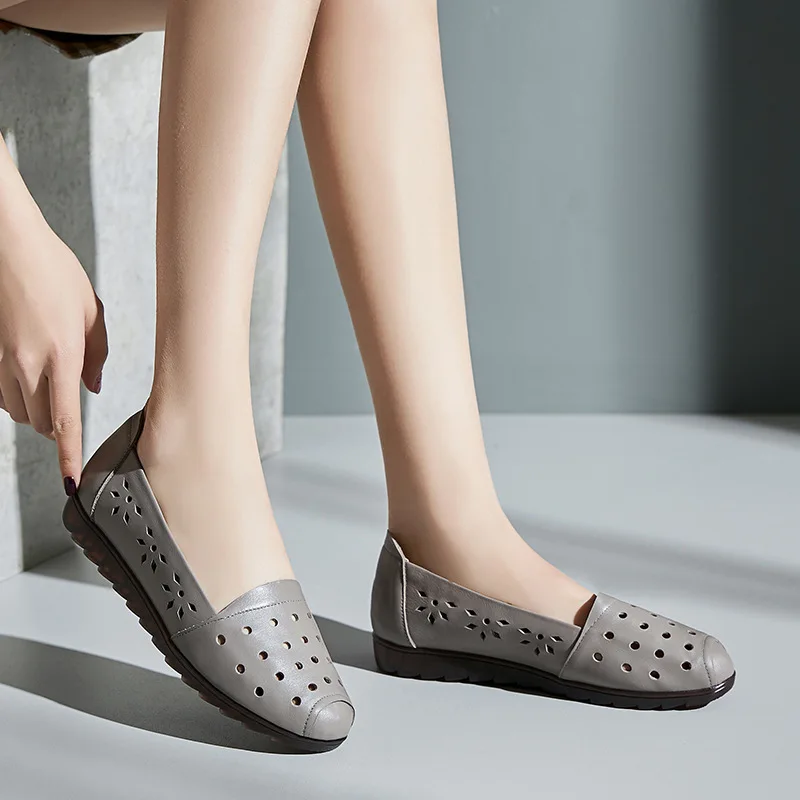 

Flat Heel Shoes Women's 2019 Spring And Summer Hollow out Moccosins Genuine Leather Soft Bottom Rubber Sole Middle-aged Mom Sand