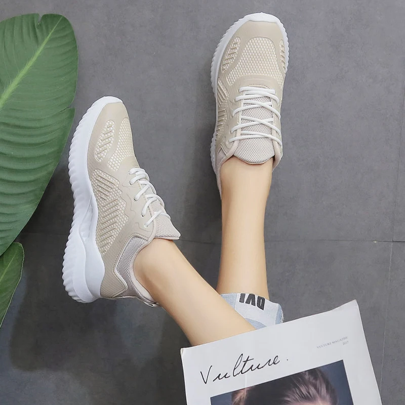 Кроссовки женские сетчатые повседневная обувь на платформе танкетка бежевые