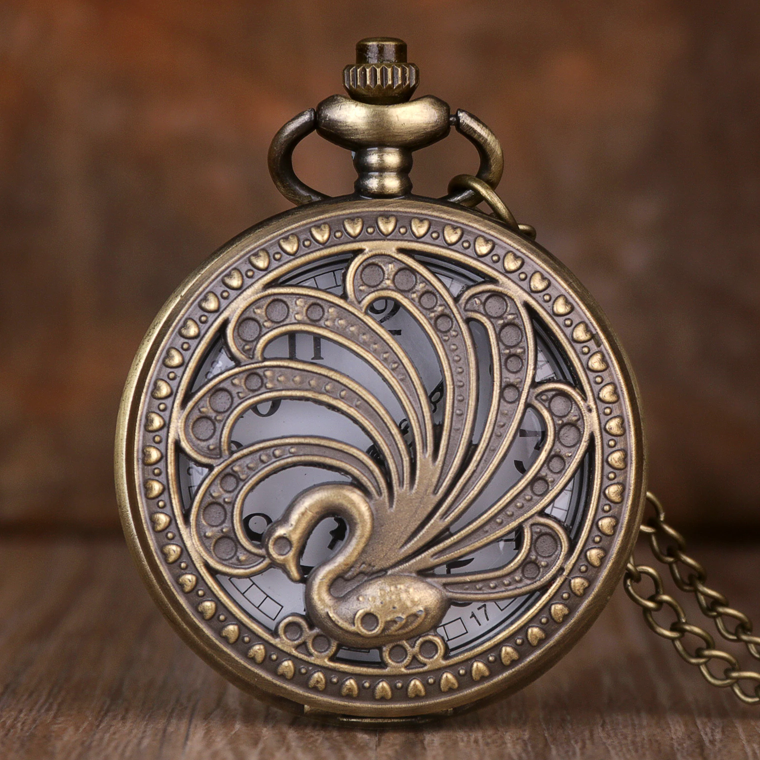

Antique Hollow Beauty Peacock Design Quartz Pocket Watch Retro Necklace Creative Animal Pocket Watches Art Collectibles Gift