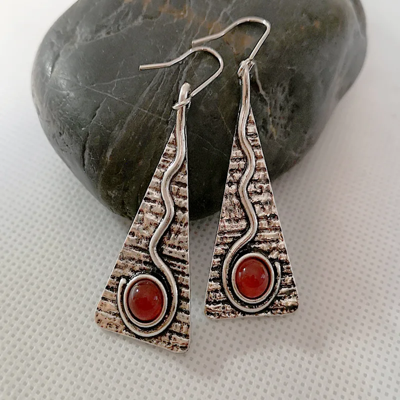 

Tribal Ethnic Inlaid Red Stone Dangle Earrings Vintage Handmade Winding Design Geometric Triangle Long Drop Earrings New Z4D307