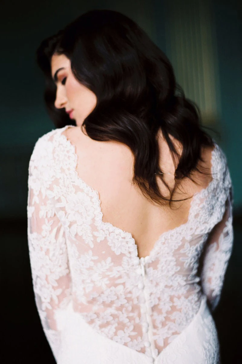 Mermaid-Wedding-Dresses-2020-Retro-Ivory-Lace-Applique-Scalloped-Deep-Cut-Neckline-Long-Sleeves-Formal-Wedding (1)