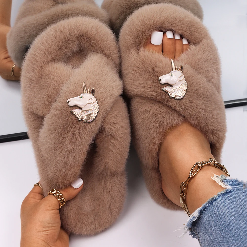 Faux Fur Cozy Slippers for Women Luxury Rhinestone Decor Winter Warm Casual Shoes Fur Sandals Slides Flip Flops Designer Shoes