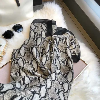 

2020 fashion silk scarf foreign gas cotton hemp feel serpentine scarf spring and autumn thin shawl two-use winter round-the-neck