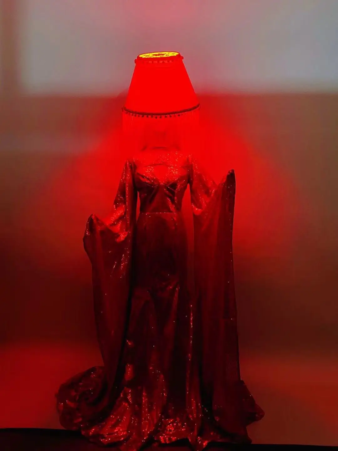 

Luxury Chinese Fold Dance Costume Red sparkly long dress with lamp headgear Club Stage Wear