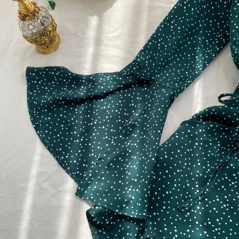 2020 New Beach Skirt Pants Seaside Holiday Jumpsuit Female Fashion Trumpet Sleeves Waist Waist Was Thin Wave Dot Dress  G1481