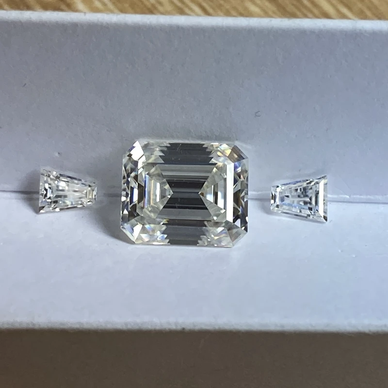 9*11mm Emerald Cut 4.36 carat With 2piece 2*4*5mm Trapezoid White Moissanite Stone Moissanite Diamond for Wedding Ring