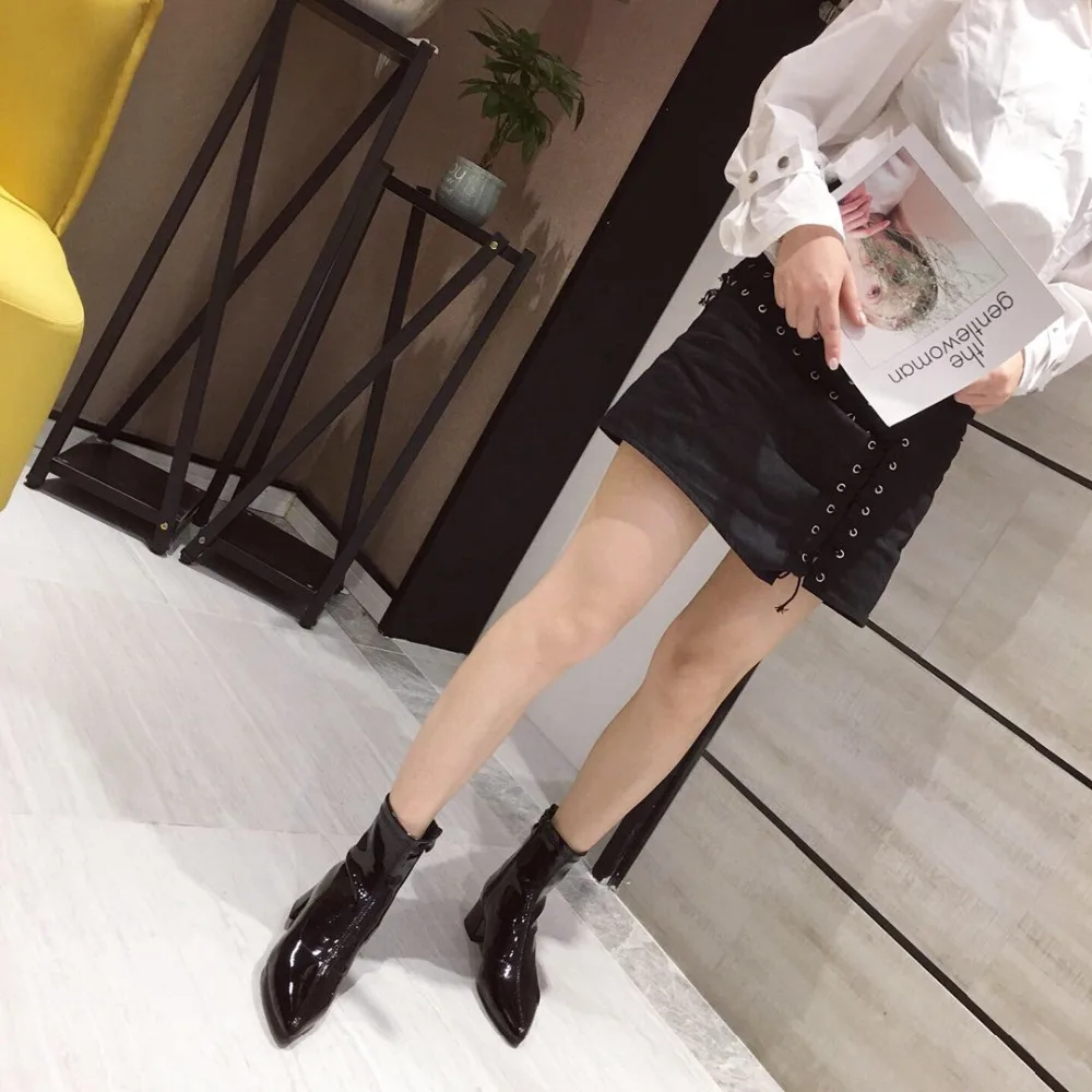 Bootee/женские осенние ботинки г. Обувь с острым носком кожаные зимние женские ботинки на массивном каблуке; роскошные дизайнерские женские ботинки на молнии с острым носком