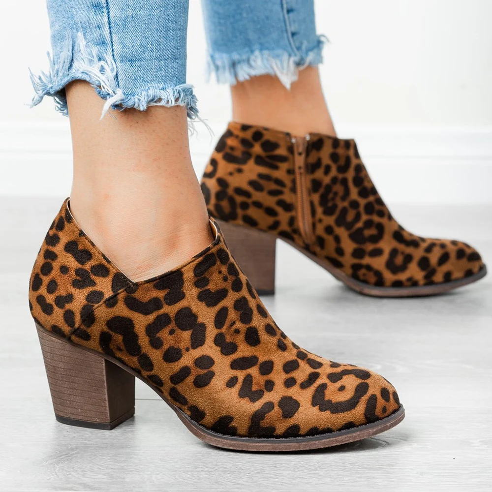 

Women Zip Up Ankle Boots Block Heel V-Cut Leopard Printed Boots Winter Chelsea Boots For Ladies Pointed Toe Mid Heel Booties D25