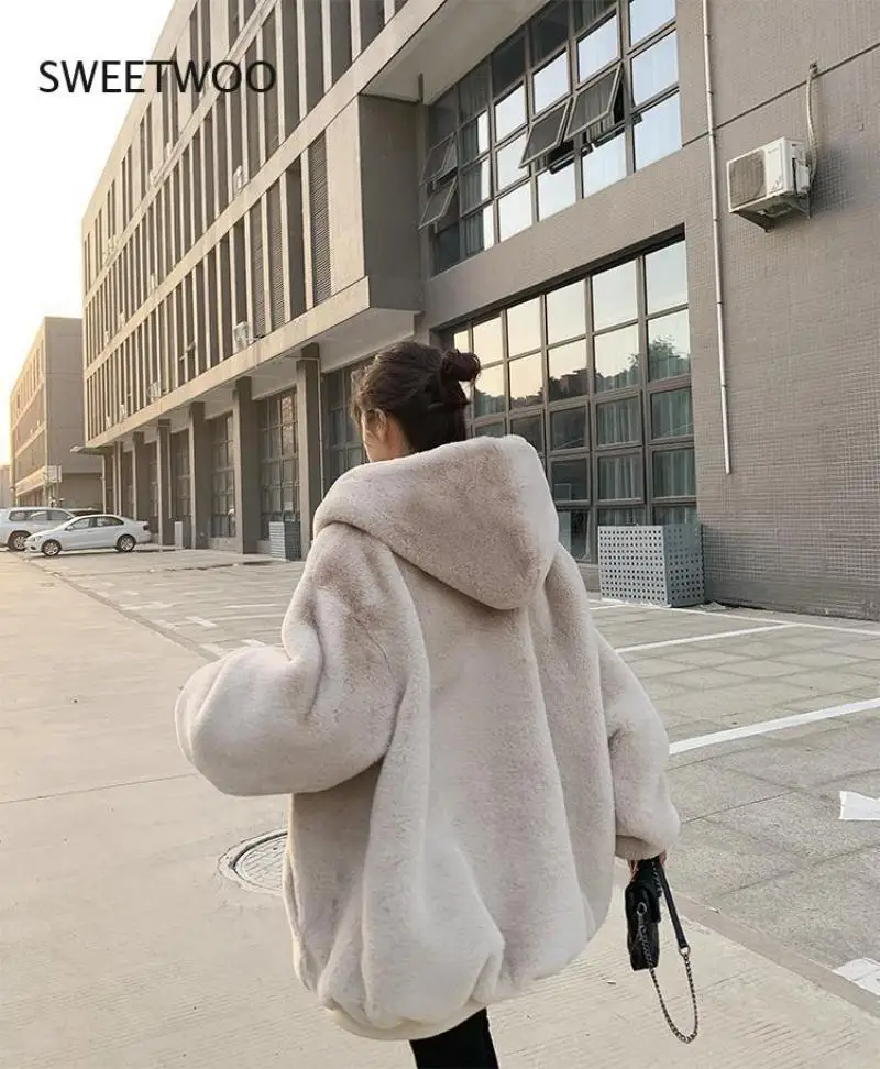 Рисунок 3 - Пальто из искусственного меха зимнее