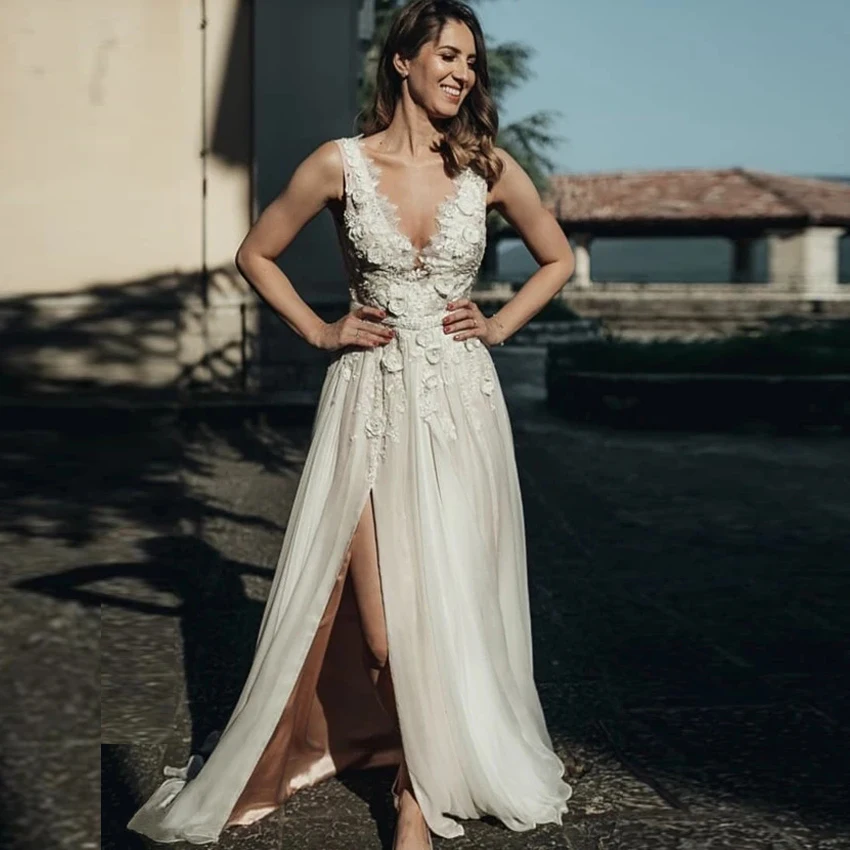 Beach-Wedding-Dresses-2020_865dd456-5cae-4f0e-9423-ac50a0f14d66_1024x1024