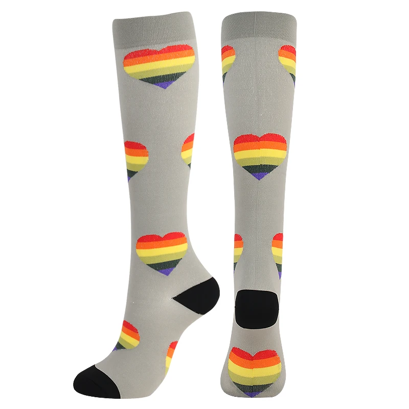 Высококачественные Компрессионные носки для женщин и мужчин, для поддержки ног, против усталости, дышащие, цветные Гольфы с сердечками, подарок на Рождество - Цвет: Gray Love