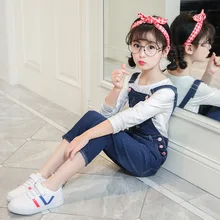 Новинка года; стильные универсальные джинсы для девочек; сезон весна-осень; детские брюки на подтяжках с красными пуговицами для больших мальчиков; детская одежда