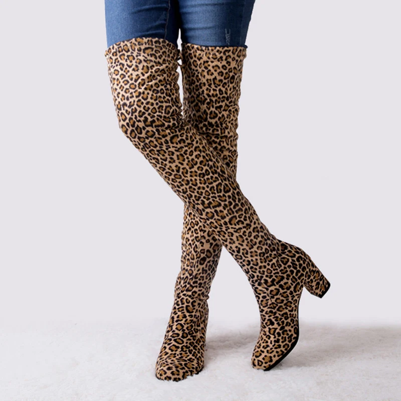 LAKESHI/пикантные сапоги до бедра; Сапоги выше колена; женские высокие сапоги; женская зимняя обувь; женская замшевая обувь на высоком каблуке с леопардовым принтом