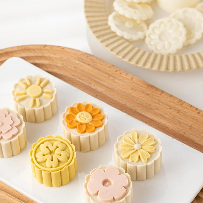 Y1QB 50g Flowers Shaped Pastry Mooncakes Cakes Molds Mooncakes Cookie