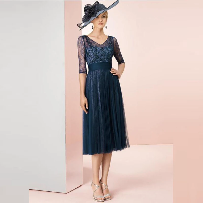 

2020 New Charming Short Knee Length V Neckline Lace Mother of the Bride Dresses With Three Quarter Sleeve Wedding Guest Gowns
