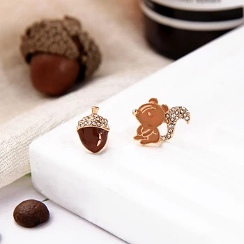 

BALANBIU 2020 New Cute Squirrel Stud Earrings For Women Exquisite Crystal Enamel Acorn Animal Earrings Fashion Jewelry Accessory