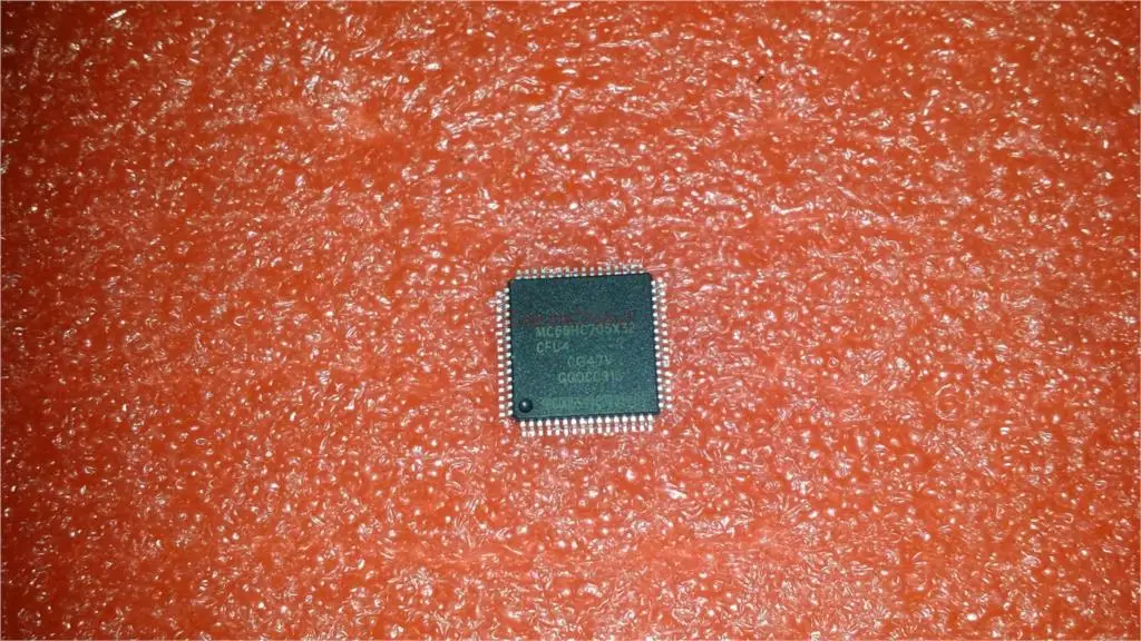 

2pcs/lot MC68HC705X32CFU4 MC68HC705X32 QFP64