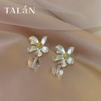 

French petals exaggerated earrings female personality high sense Korean fashion earrings net red retro temperament new earrings