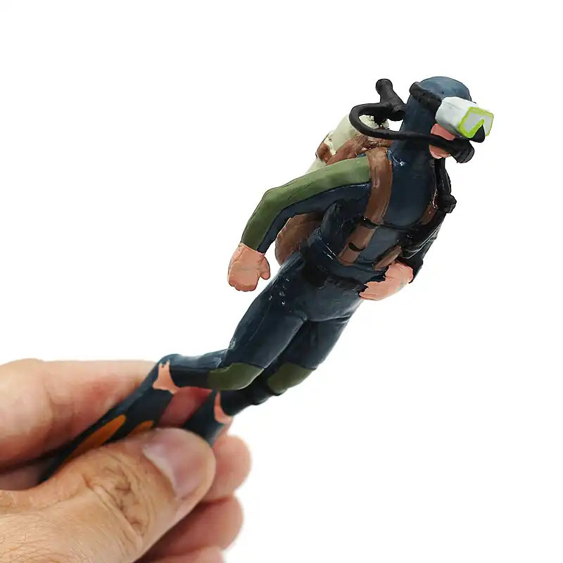 オーシャンダイビングダイバーアクションフィギュア ミニチュア海の動物モデル ザトウクジラ サメ 水族館の装飾 水槽アクセサリー おもちゃ Action Figures Aliexpress