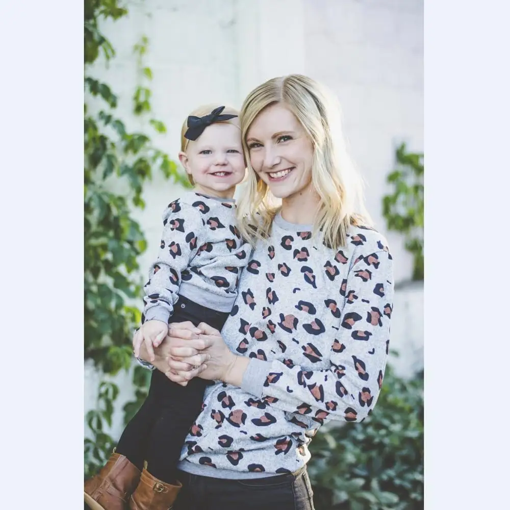 

Mommy And Me Clothes Long Sleeve Leopard Print Family Look Mother Daughter T-shirt Knitted Mom And Daughter Clothing Outfits