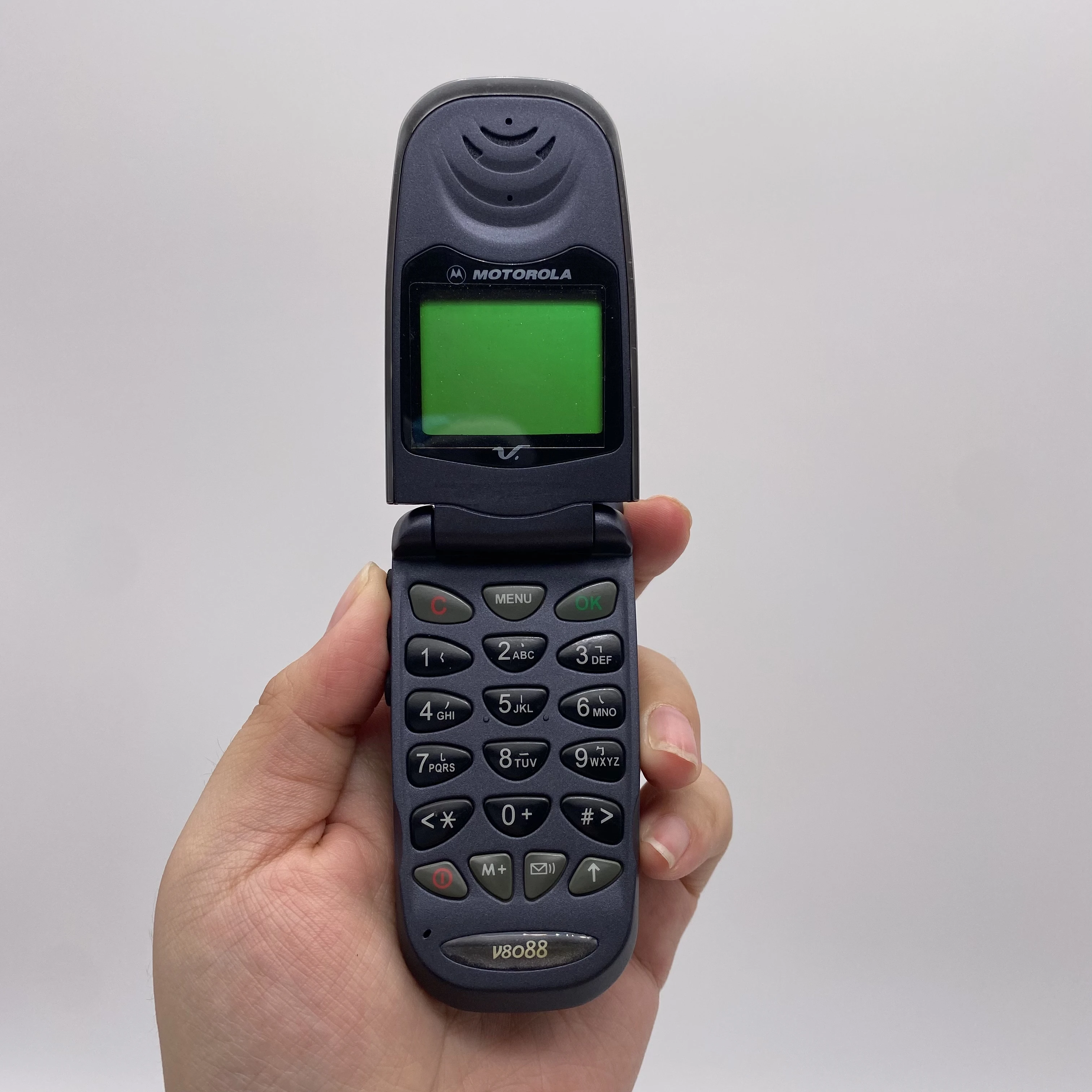 Motorola v8088 Refurbished-Original unlocked 8088  Mobile Phone GSM 900 / 1800 One Year Warranty Free Shipping Old Phone iphone xr refurbished
