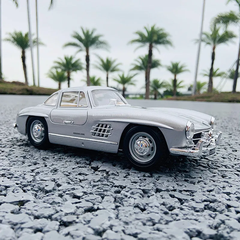 Bburago 1/18 1954 Mercedes-Benz 300SL Alloy Retro Car Model Classic Car Model Car Decoration Collection gift Die casting model