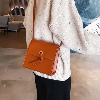 

Hong Kong style retro shoulder bag 2020 new Korean version of the wild messenger bag simple fashion net red envelope